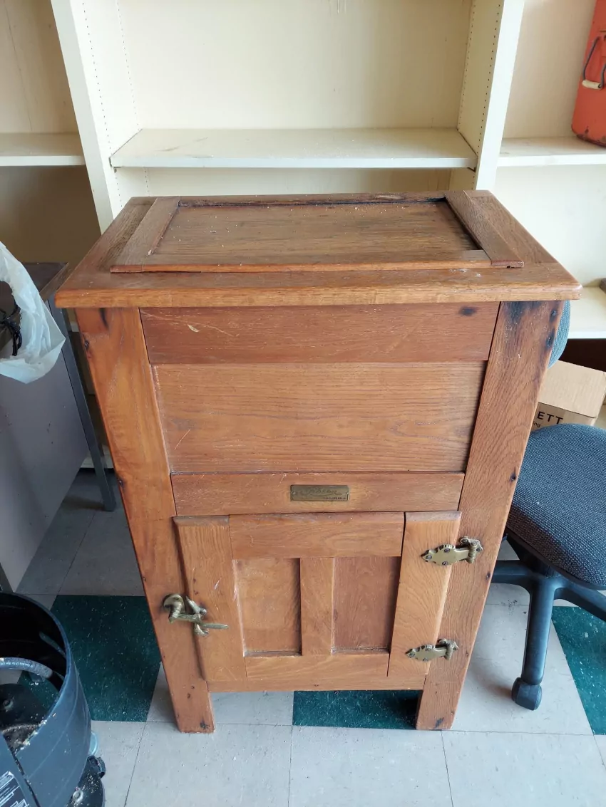 Gibson Ice Box $250 call 601-849-3434