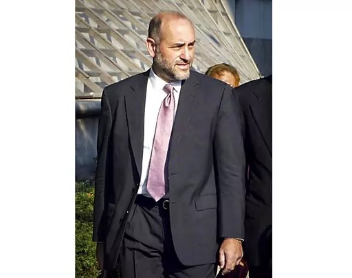 FILE — Attorney Mark Pomerantz arrives at Federal Court in New York, Aug. 12, 2002. Pomerantz, one of two prosecutors in charge of the Manhattan district attorney's criminal investigation into former President Donald Trump, have suddenly resigned throwing the future of the probe into question. (AP Photo/David Karp, File)