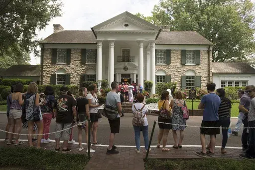 Fans wait in line outside Graceland Tuesday, Aug. 15, 2017, in Memphis, Tenn. A Tennessee judge on Wednesday, May 22, 2024, blocked the auction of Graceland, the former home of Elvis Presley, by a company that claimed his estate failed to repay a loan that used the property as collateral. (AP Photo/Brandon Dill, File)